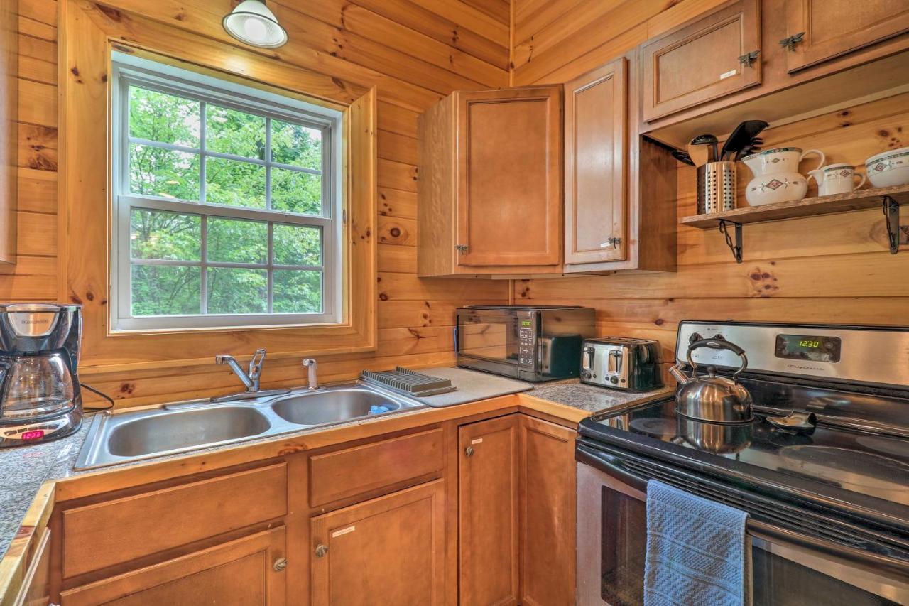 Cozy Boone Cabin With Deck Close To Downtown! Exterior photo