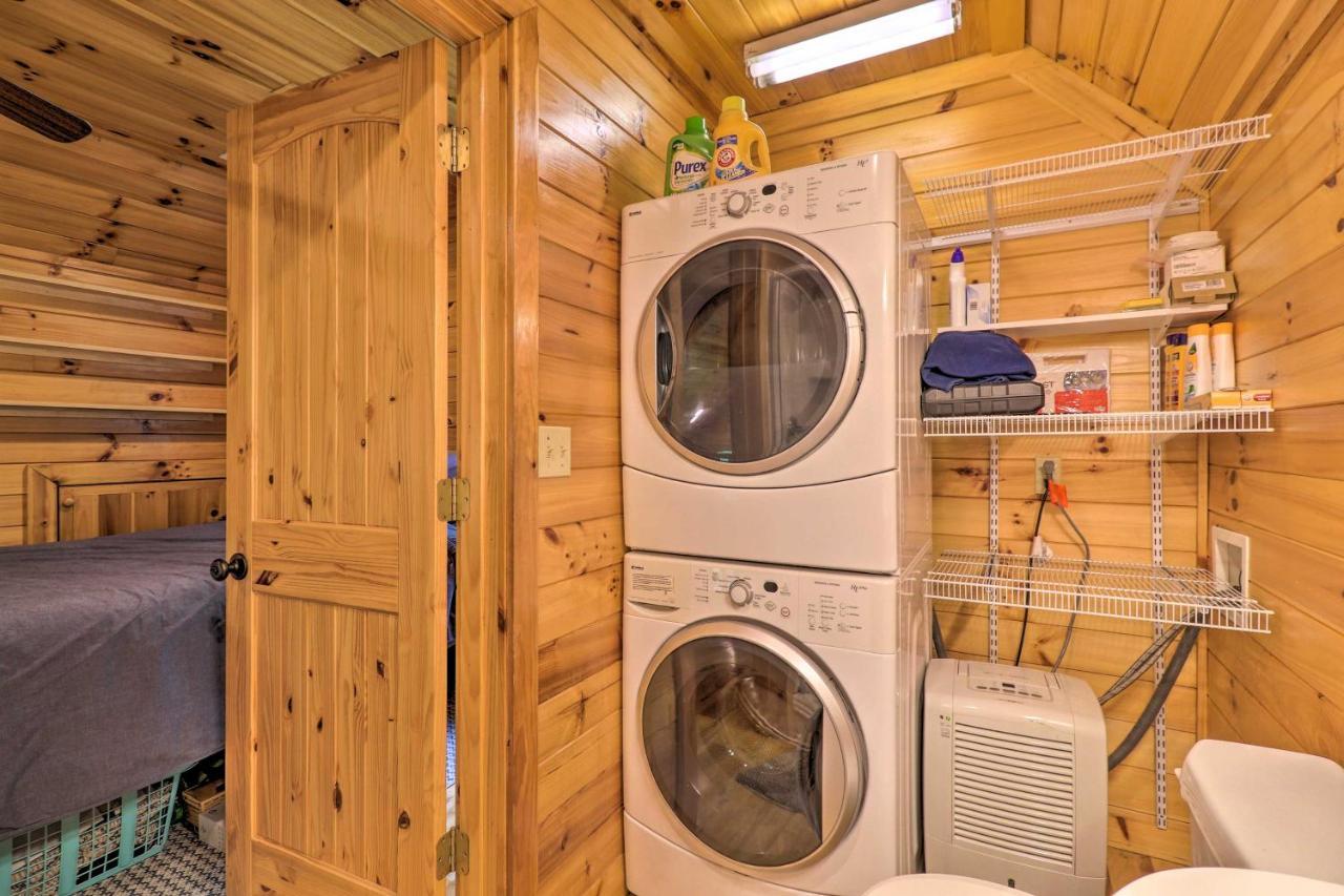 Cozy Boone Cabin With Deck Close To Downtown! Exterior photo